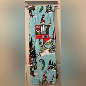 NWT The Grinch Christmas plush throw blanket 50x70